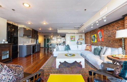 Downtown Nashville Condo | The Deluxe PH*Walk to Broadway*PrintersAlleyLofts