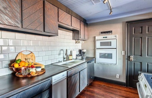 Downtown Nashville Condo | The Deluxe PH*Walk to Broadway*PrintersAlleyLofts