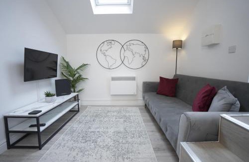Mill Road Apartment | The Den - KING BED, 5 min walk to City Centre