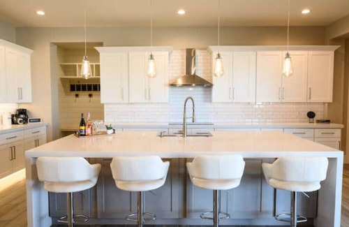 South Mountain Acres House | The Desert Escape w/heated pooln