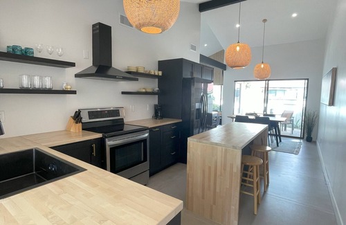 Palm Springs Condo | The desert is calling. Roadrunner Retreat is waiting for you.