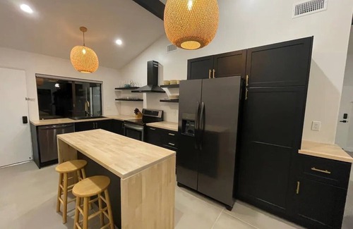 Palm Springs Condo | The desert is calling. Roadrunner Retreat is waiting for you.
