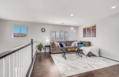 Spring Valley House | The Designer House with Heated Pool and 10 Min to Strip Great for Family