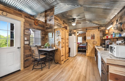 Smithville Cabin | The Desperado Inn is a charming secluded cabin with Mountain Fork River access
