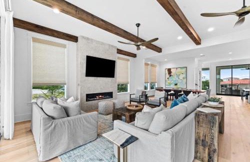 Holiday Isle House | The Destin Boathouse