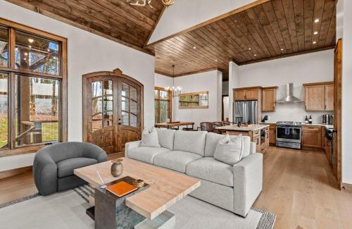 Elk Park House | The Dire Wolf at Eagles Nest