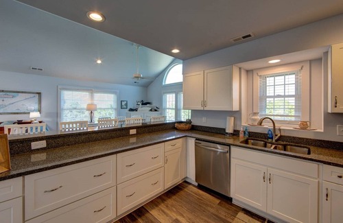 Ocracoke House | The Dock House: Waterfront on canal in Oyster Creek