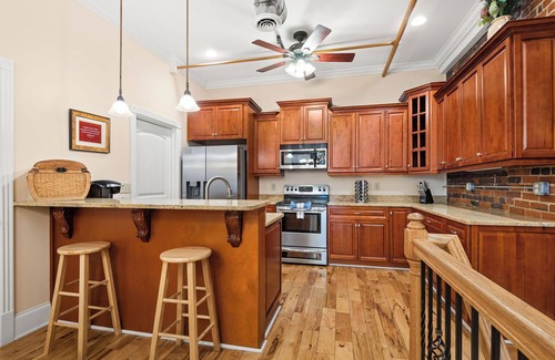 Downtown Nashville Condo | The Dolly Parton 2 Blocks to Broadway