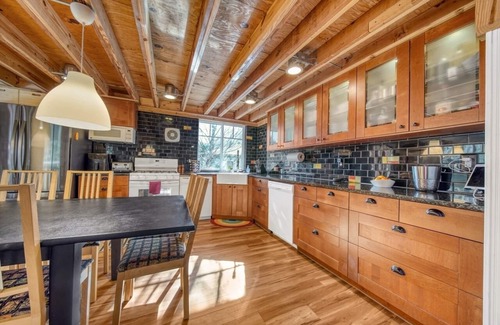 Douglas House | The Douglas Boathouse! Amazing location/Sleeps 20 in comfort/all ages friendly