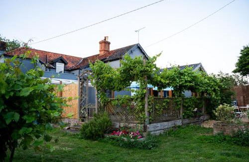 Harleston Hotel | The Dove Inn