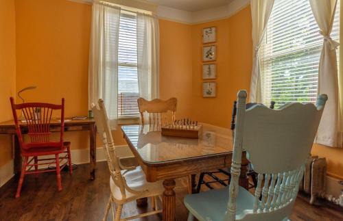 Livingston Apartment | The Downtown Lovely