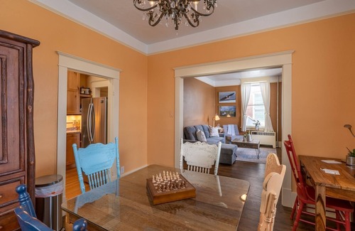 Livingston Apartment | The Downtown Lovely - Historic yet modern space downtown