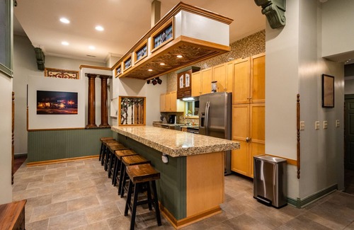 Downtown Omaha House | The Downtown Omaha Oasis- over 10,000 sq ft includes arcade & rooftop w/hot tub