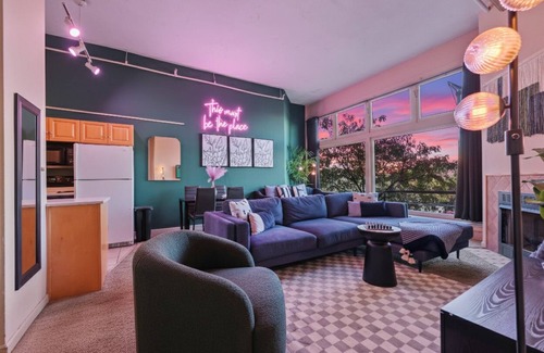 Downtown Cleveland Apartment | The DRAMA Loft - 5 mins to Playhouse - DT