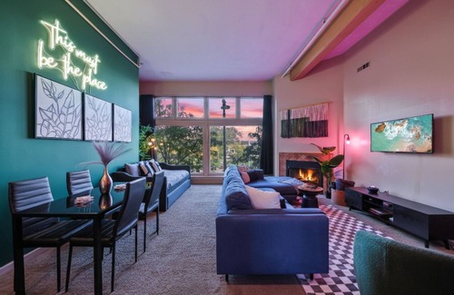 Downtown Cleveland Apartment | The DRAMA Loft - 5 mins to Playhouse - DT