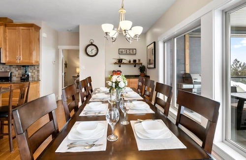 Central Okanagan House | The Driftwood | Hot Tub, Wineries & Lakes