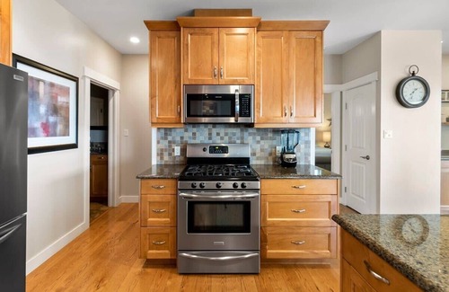 Central Okanagan House | The Driftwood | Hot Tub, Wineries & Lakes