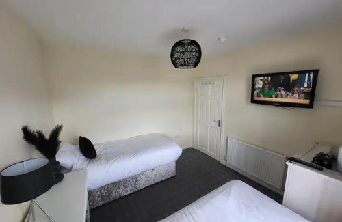 Holyhead House | The Dublin Packet - Twin Room 1