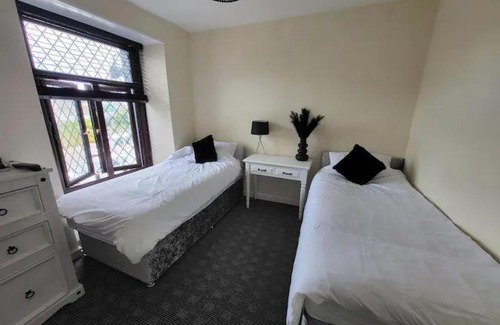 Holyhead House | The Dublin Packet - Twin Room 1