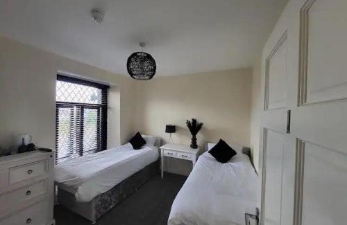 Holyhead House | The Dublin Packet - Twin Room 1