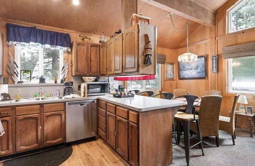 Sierra Cedars Cabin | The Dueck Cabin with Indoor Fireplace