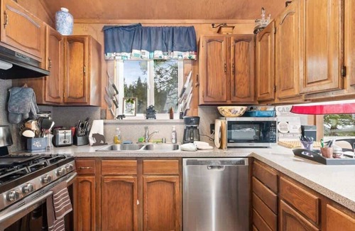 Sierra Cedars Cabin | The Dueck Cabin with Indoor Fireplace