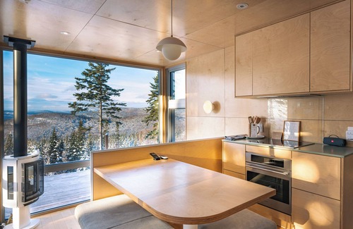 Lac Beauport Ski Chalet | The DUN - Panoramic View With Spa Near Quebec City