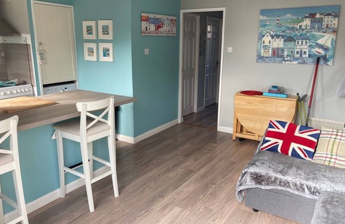 Porthtowan Apartment | 'THE DUNES' - Amazing sea views and a short stroll to the beach!