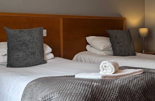 Cambridge House | The Earl of Derby - Inn