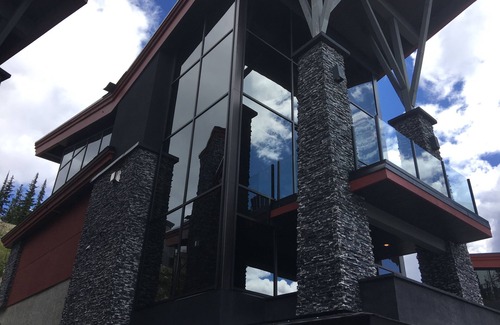 The Edge Ski Chalet | The Edge Chalet #9 - Big White - Winter Wonderland and Summer Fun - Room for 18