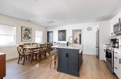 North Charleston House | The Edge Modern at Park Circle | Private Hot Tub!