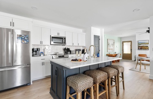 North Charleston House | The Edge Modern at Park Circle | Private Hot Tub!