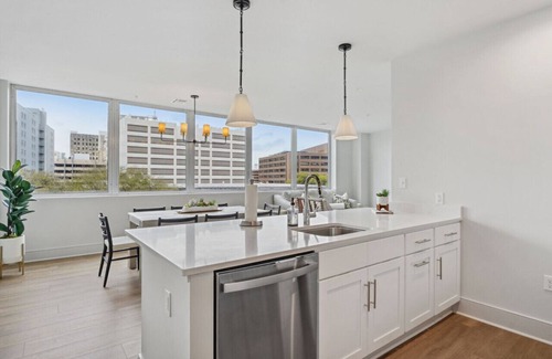 Central Business District Hotel | The Eleanor: Unit 602
