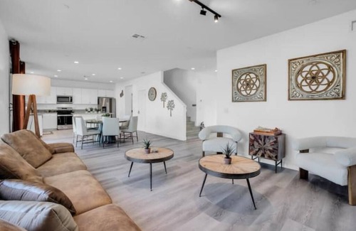 Coachella House | The Element - Foot Pool, Pickle Ball, Mini Golf, Game Room