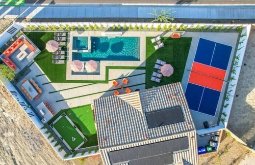 Coachella House | The Element - Foot Pool, Pickle Ball, Mini Golf, Game Room