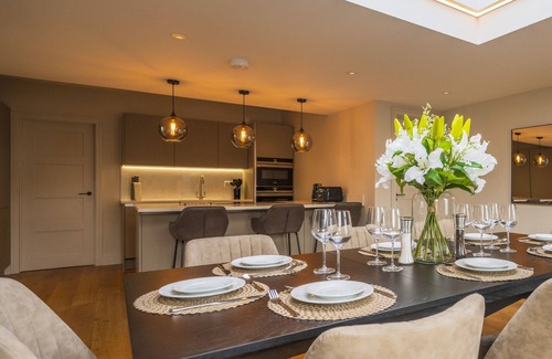 Henley House | The Elizabeth Suite – Henley 3-Bed + Parking