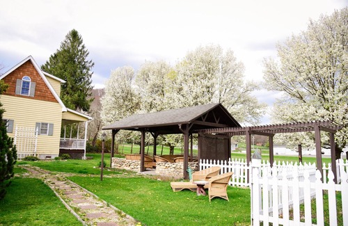 Banner Elk House | The Elk Suite in Downtown Banner Elk