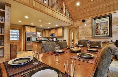Ellijay Cabin | The Ellijay Lodge | Ellijay, GA