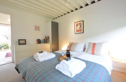 Ely House | THE ELLIS-MILLER HOUSE, romantic, with open fire in Ely