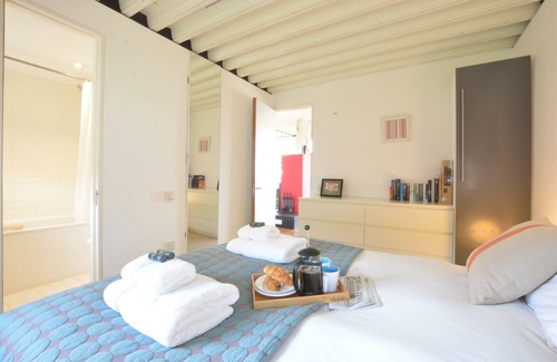 Ely House | THE ELLIS-MILLER HOUSE, romantic, with open fire in Ely