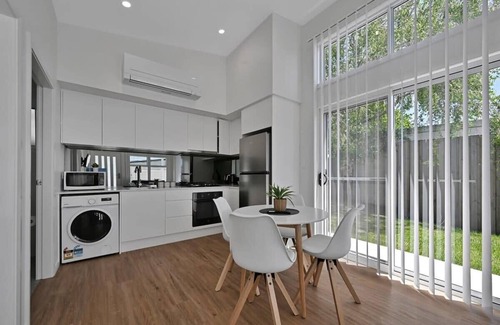 Orange Apartment | The Elm Apartments - The Orange Room