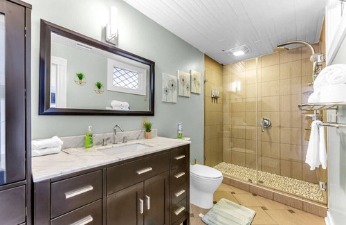 Downtown Greensboro Condo | The Elm St. Suite Penthouse
