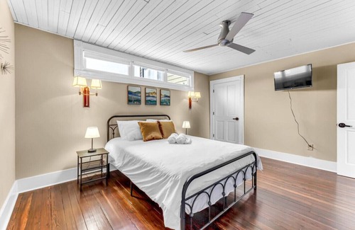 Downtown Greensboro Condo | The Elm St. Suite Penthouse