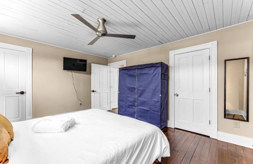 Downtown Greensboro Condo | The Elm St. Suite Penthouse