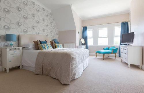 Hele Villa | The Elmfield, 8 Bed Villa with heated indoor Swimming Pool and Cocktail Bar