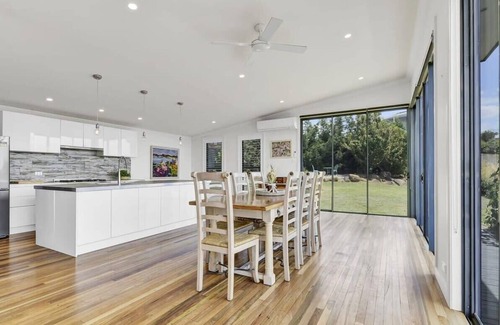 Calare House | The Entertainer | 5 Bed 5 Bath, 3 Storey Retreat