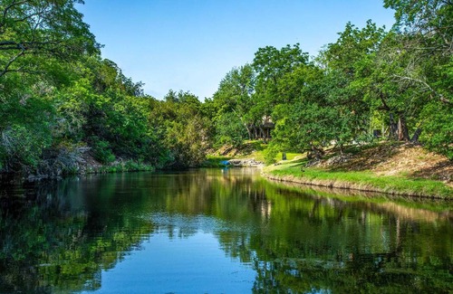 Kerrville House | The Fall Creek Retreat