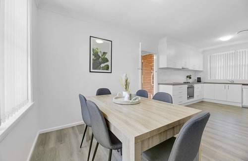 South Bathurst House | The Family Retreat - Near Mt Panorama & Racecourse