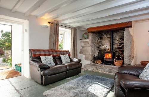 Carnmenellis House | The Farm House