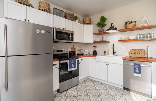 Marthasville Apartment | The FarmHouse 3bd/2ba B&B in MO Wine Country & Katy Trail